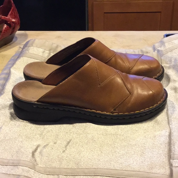 clarks clogs and mules